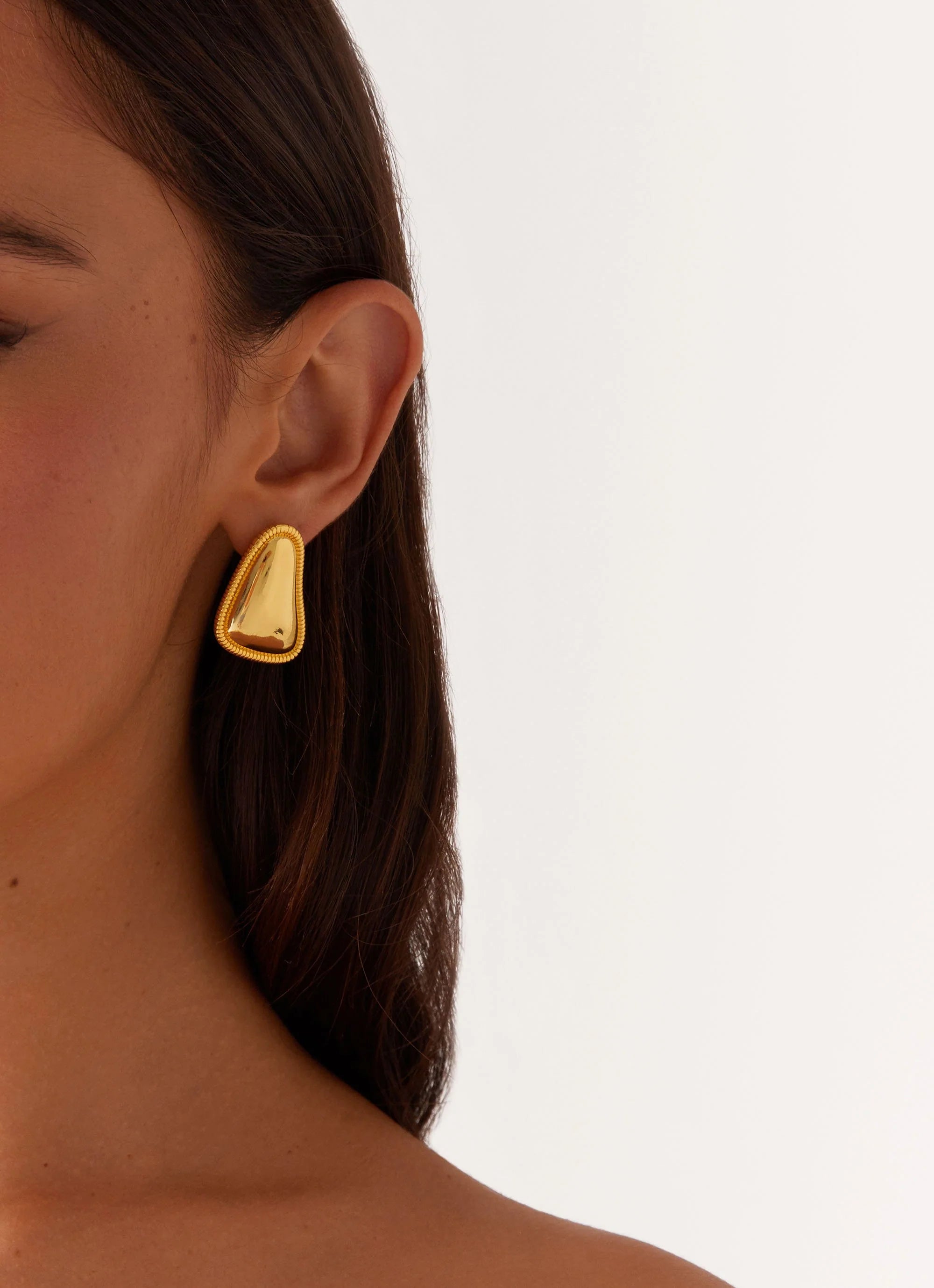 Eyes On The Prize Earrings - Gold